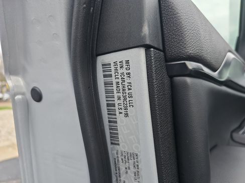 Certified 2024 Jeep Grand Cherokee Altitude image 36