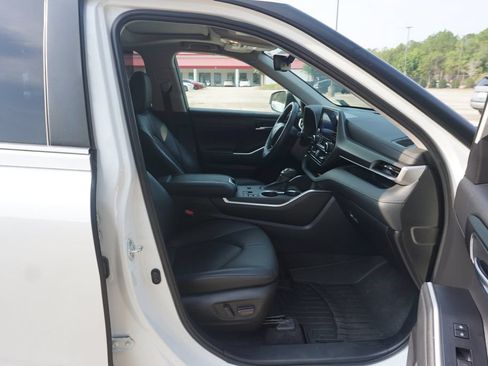 Used 2023 Toyota Highlander XLE FWD image 20