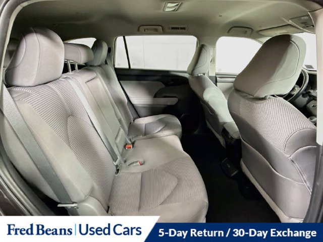 Used 2022 Toyota Highlander LE AWD/4WD image 32