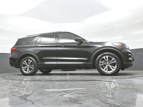 Used 2020 Ford Explorer Platinum w/ Premium Technology Package AWD/4WD image 32