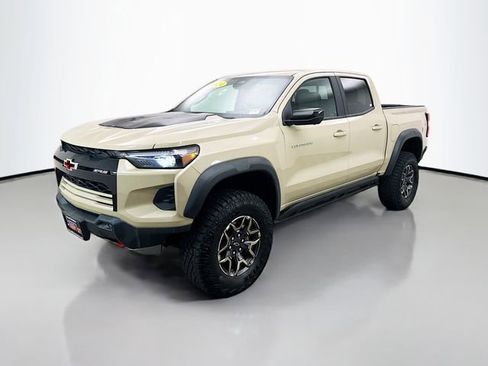 Used 2024 Chevrolet Colorado ZR2 w/ Technology Package image 4