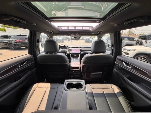 New 2026 Jeep Grand Cherokee Limited w/ Limited Altitude Package AWD/4WD image 23