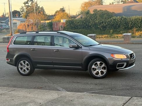 Used 2011 Volvo XC70 T6 AWD/4WD image 2