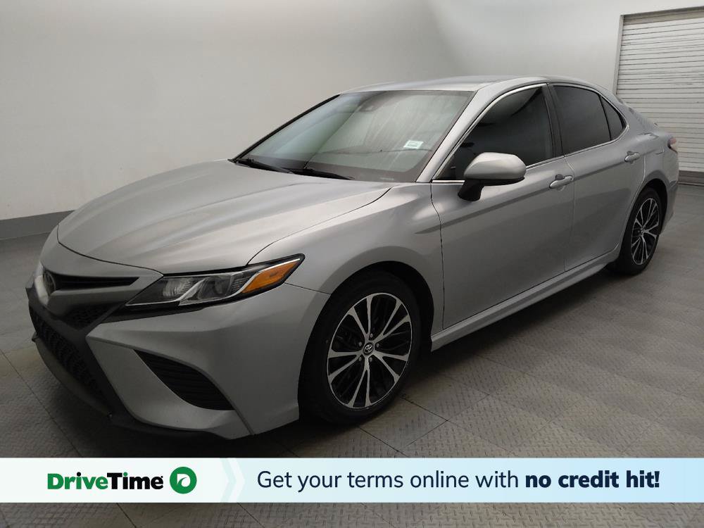 Used 2020 Toyota Camry SE w/ Carpet Mat Package FWD image 1