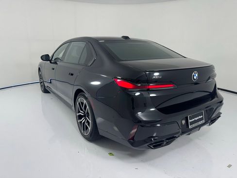 Used 2023 BMW 760i xDrive w/ Executive Package AWD/4WD image 3