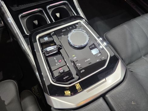 Used 2025 BMW 760i xDrive w/ Executive Package AWD/4WD image 19