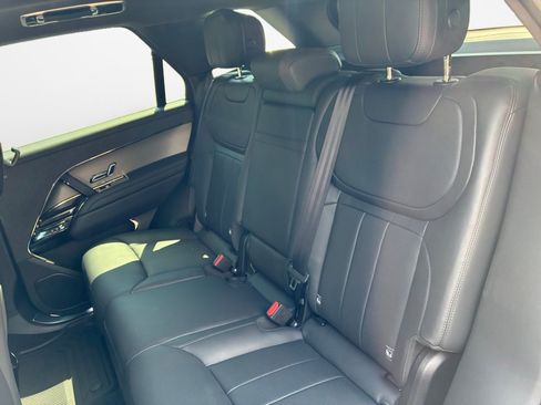 Used 2025 Land Rover Range Rover Sport SE AWD/4WD image 12