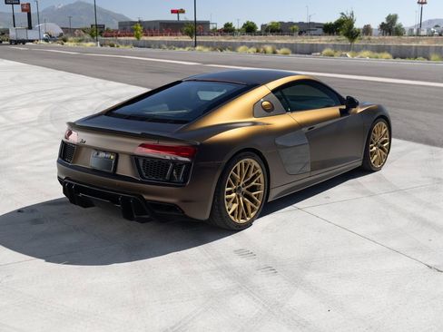 Used 2017 Audi R8 V10 w/ Carbon Exterior Package AWD/4WD image 9