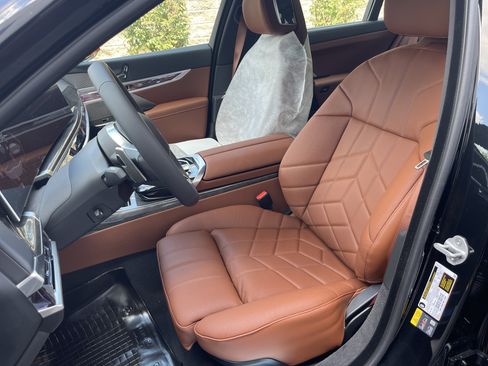 Used 2026 BMW 750e xDrive image 12