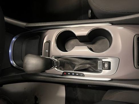 Used 2022 Chevrolet Malibu LT FWD image 25