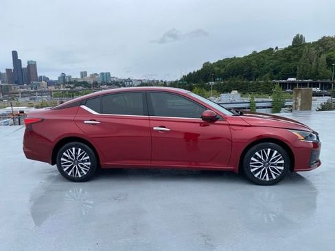 Used 2023 Nissan Altima 2.5 SV AWD/4WD image 2