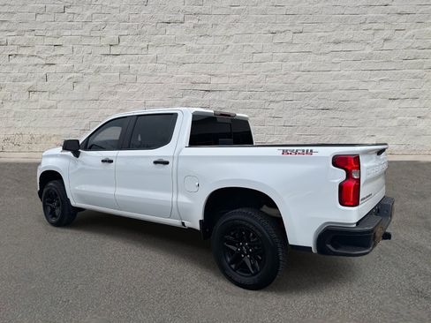 Used 2021 Chevrolet Silverado 1500 LT Trail Boss w/ Convenience Package II image 3