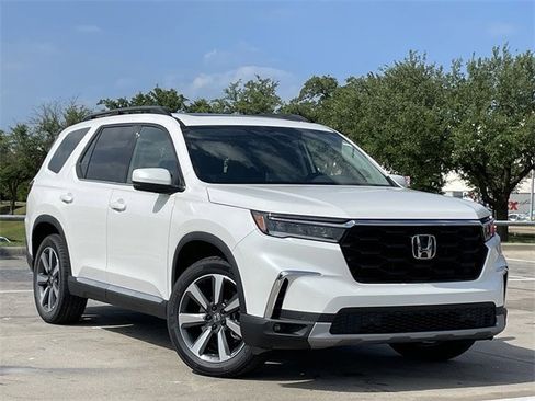 New 2025 Honda Pilot Touring image 2