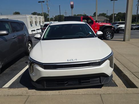 Certified 2026 Kia K4 FWD image 2