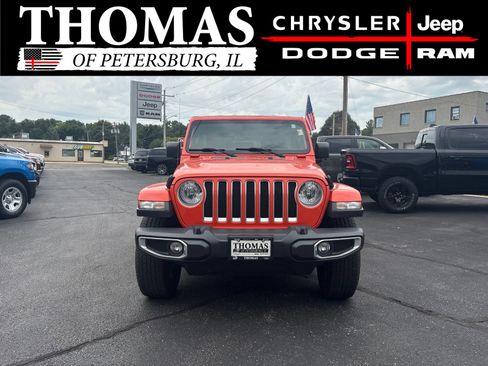 Used 2018 Jeep Wrangler Unlimited Sahara w/ Cold Weather Group AWD/4WD image 2