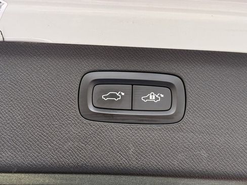 Used 2017 Volvo XC90 T8 R-Design w/ Vision Package image 23