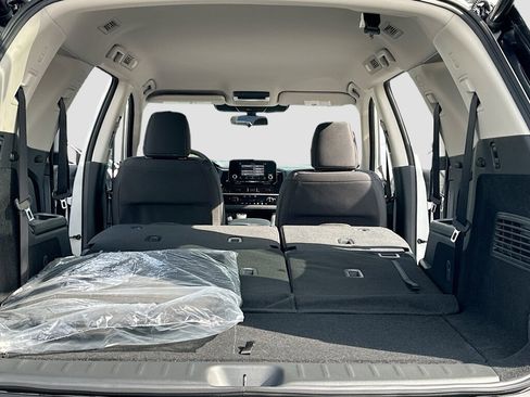 New 2025 Nissan Pathfinder SV image 7