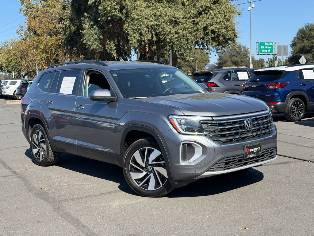 Used 2025 Volkswagen Atlas SE AWD/4WD image 3