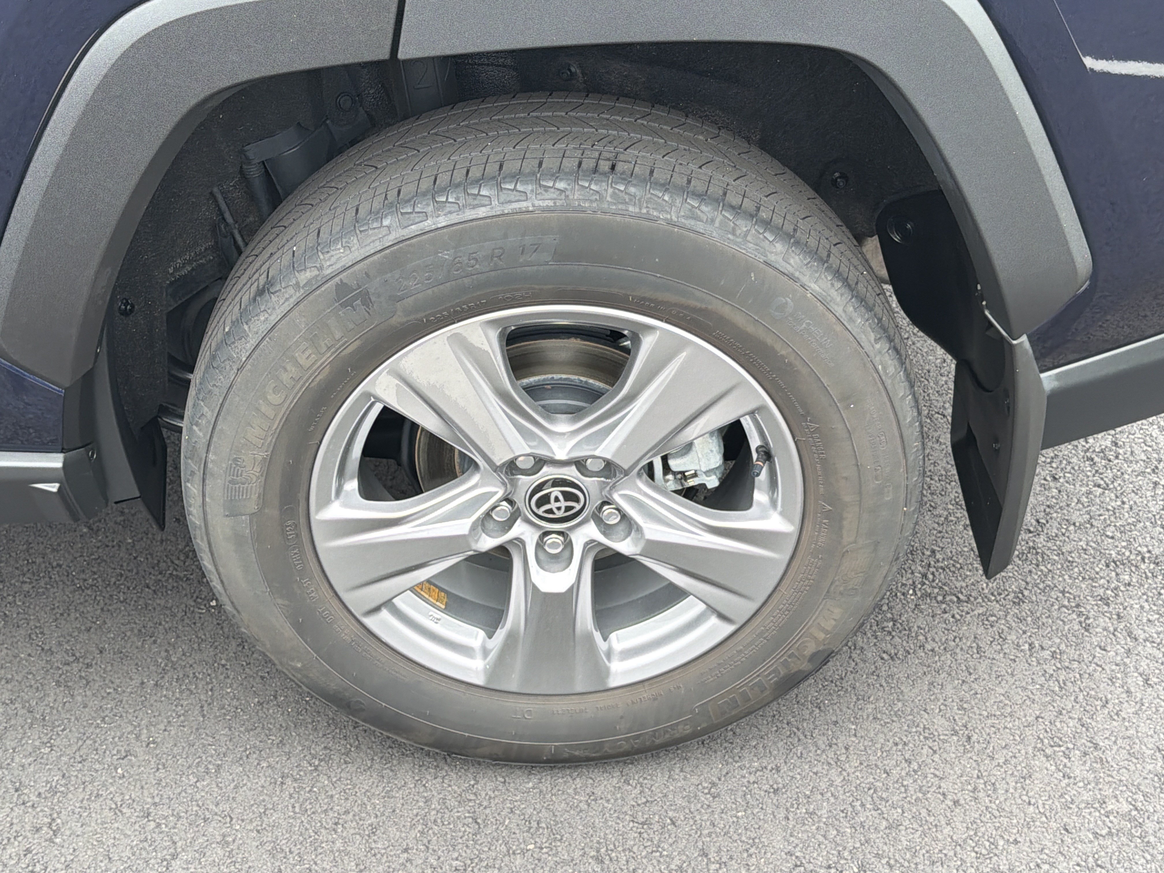 Used 2024 Toyota RAV4 XLE w/ Convenience Package FWD image 19