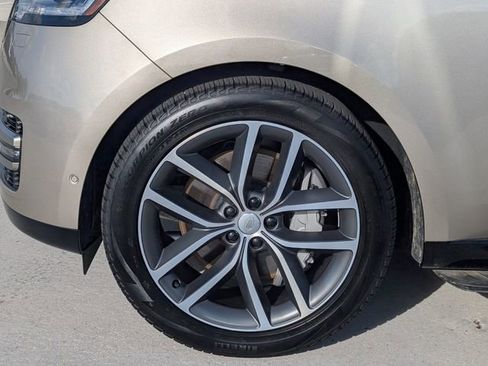 Used 2024 Land Rover Range Rover SE image 4