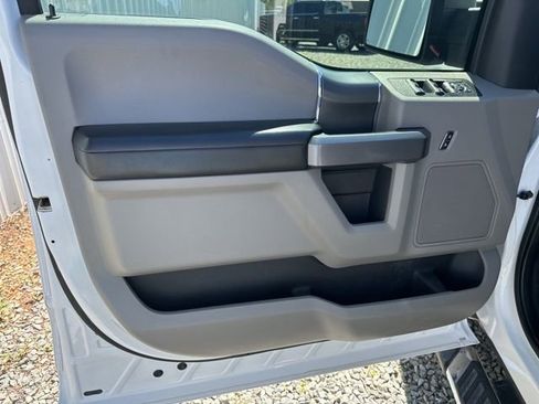 Used 2019 Ford F150 XLT w/ Equipment Group 302A Luxury AWD/4WD image 12