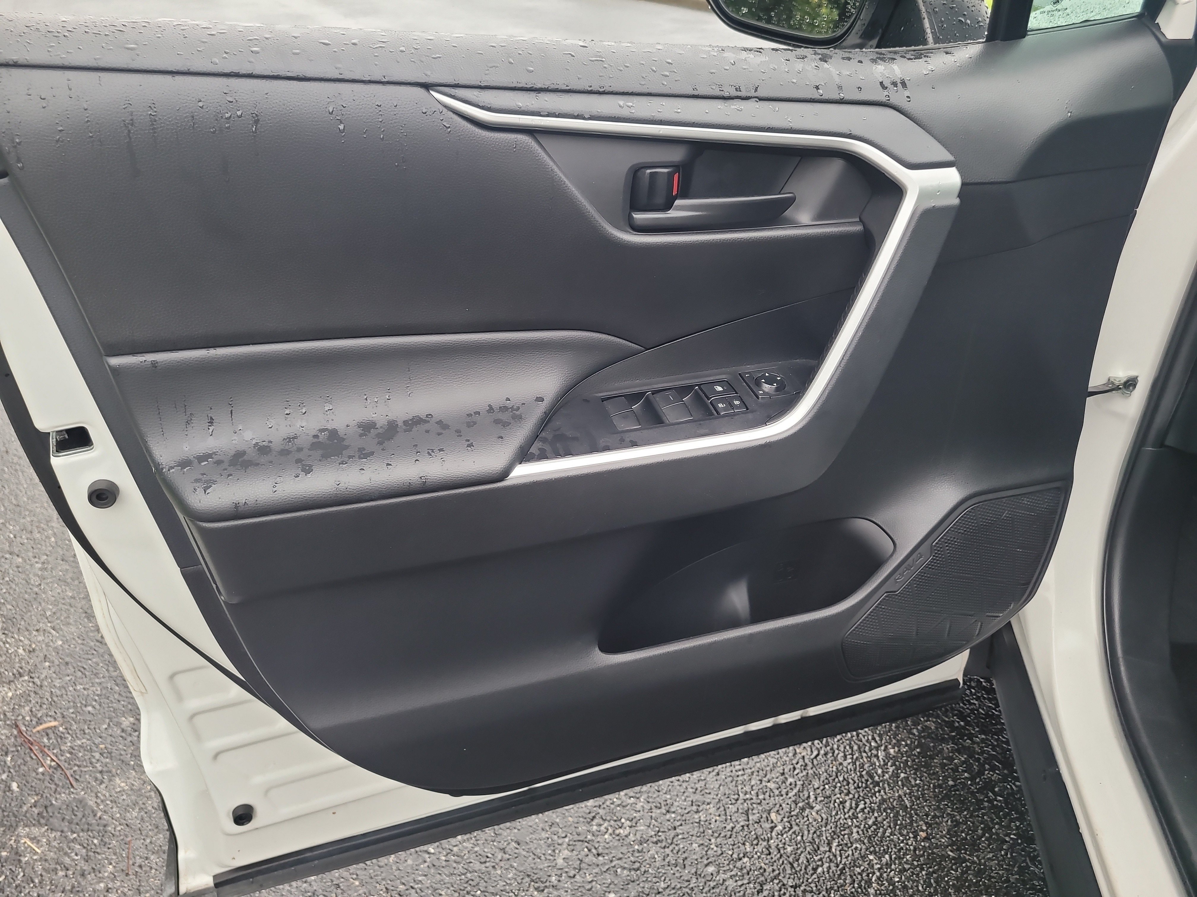 Used 2023 Toyota RAV4 LE AWD/4WD image 16