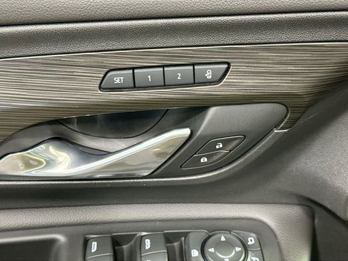 Used 2019 GMC Terrain SLT w/ Preferred Package image 17