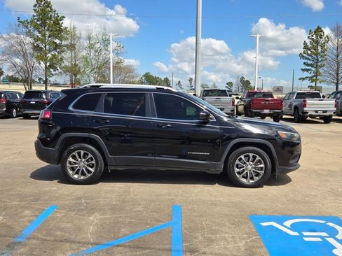 Used 2019 Jeep Cherokee Latitude Plus w/ Comfort/Convenience Group image 4