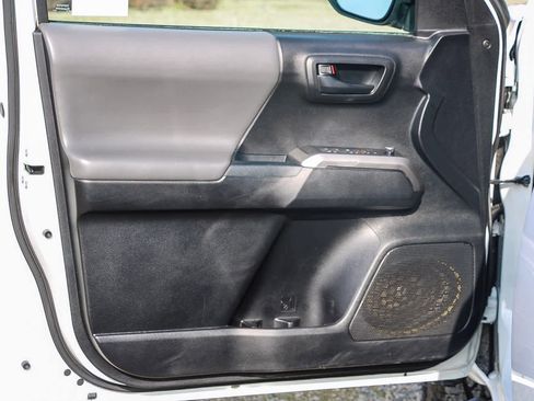 Used 2017 Toyota Tacoma SR5 w/ Tow Package image 18