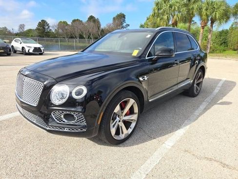 Used 2020 Bentley Bentayga image 1