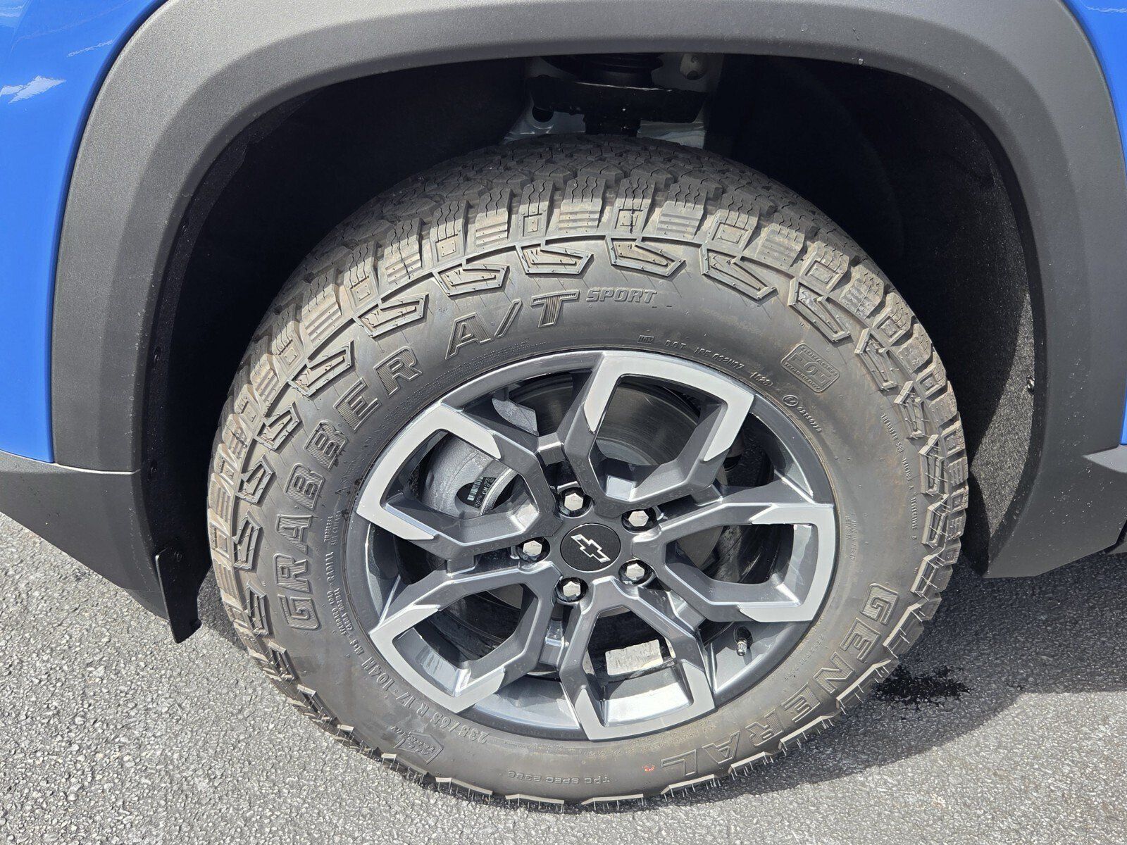 New 2027 Chevrolet Equinox ACTIV w/ Safety and Technology Package FWD image 4