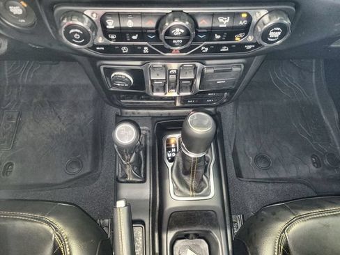 Used 2022 Jeep Wrangler Unlimited Sahara AWD/4WD image 20