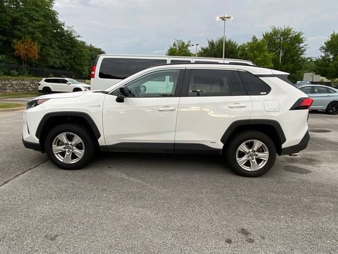 Used 2021 Toyota RAV4 LE AWD/4WD image 4