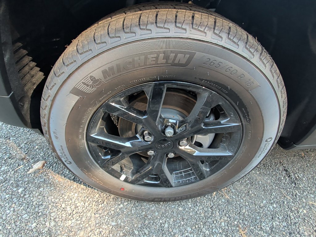 New 2026 Jeep Grand Cherokee Altitude AWD/4WD image 9