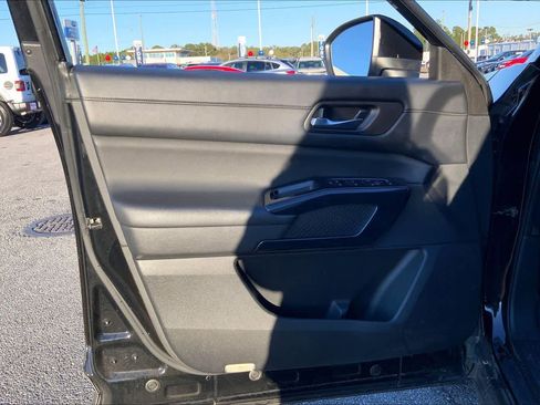 Used 2022 Nissan Pathfinder SV w/ SV Premium Package image 22