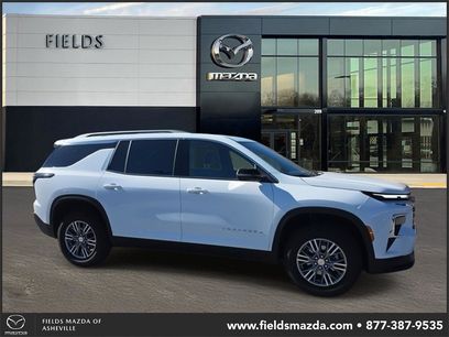 Used 2025 Chevrolet Traverse LT