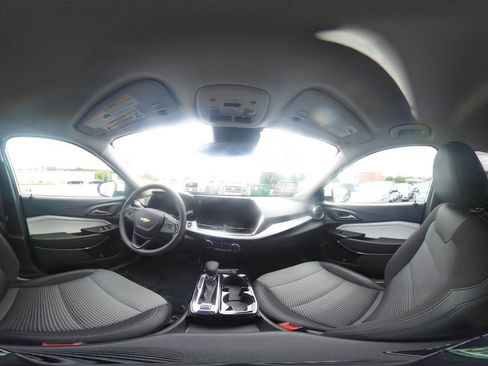 Used 2025 Chevrolet Trax LT FWD image 42