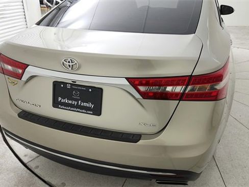 Used 2016 Toyota Avalon XLE Premium image 31