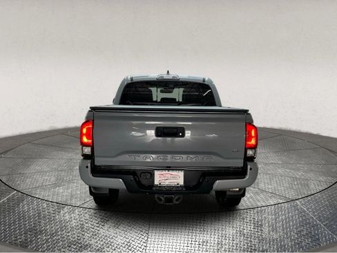 Used 2019 Toyota Tacoma TRD Sport image 6