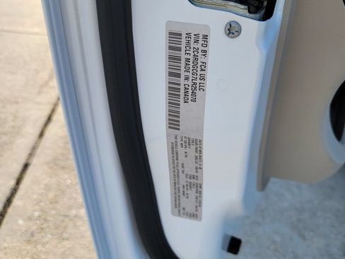 Used 2020 Dodge Grand Caravan SXT FWD image 23