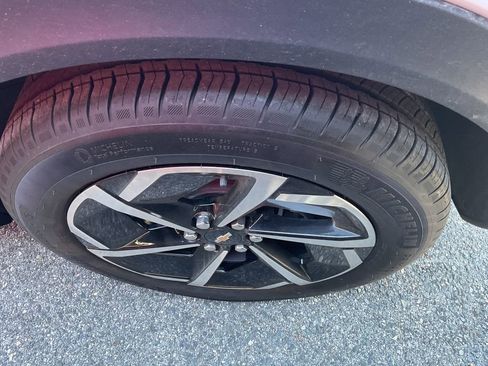 Used 2025 Chevrolet Equinox EV LT image 6