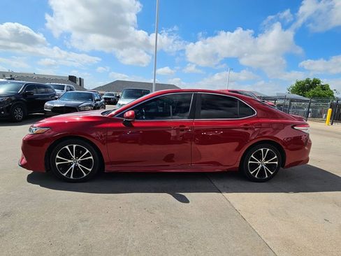 Used 2019 Toyota Camry SE w/ Convenience Package image 9