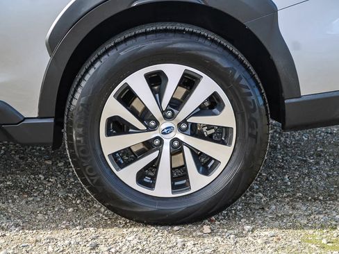 Used 2023 Subaru Outback Premium image 10