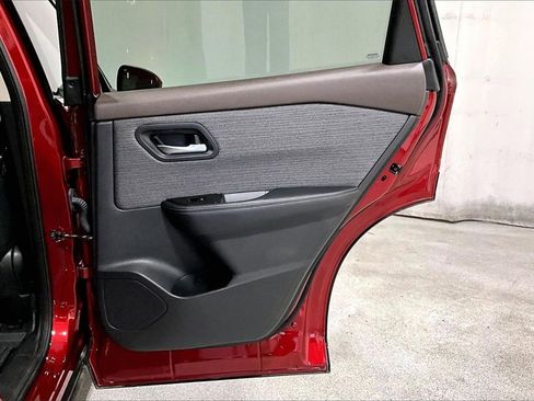 Used 2021 Nissan Rogue SV image 23