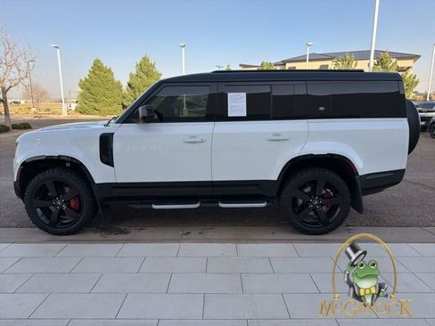 Used 2024 Land Rover Defender 130 X-Dynamic SE image 5