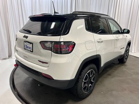 Used 2025 Jeep Compass Trailhawk w/ Trailhawk Elite Group AWD/4WD image 30