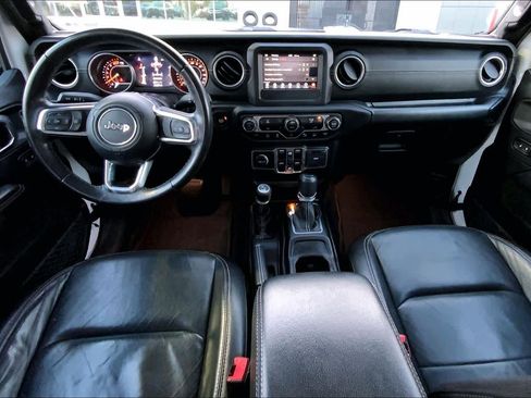 Used 2018 Jeep Wrangler Unlimited Sahara w/ Safety Group image 15