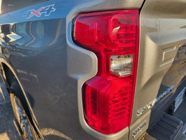 Used 2023 Chevrolet Silverado 1500 Custom AWD/4WD image 6