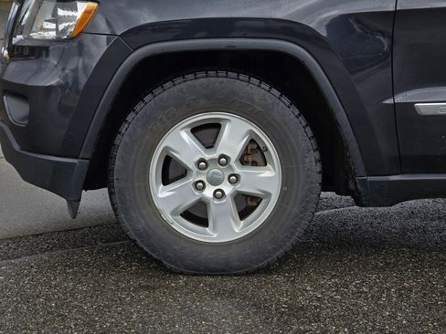 Used 2013 Jeep Grand Cherokee Laredo w/ Laredo E Group image 9