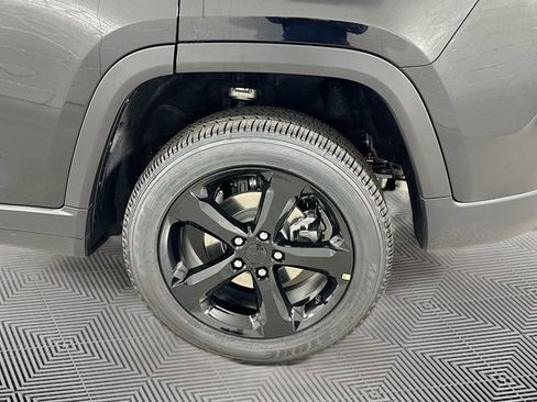 New 2025 Jeep Grand Cherokee Altitude image 16